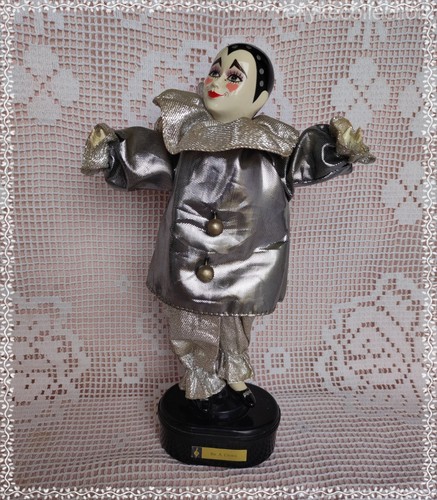 Vintage vind music pierrot - music,