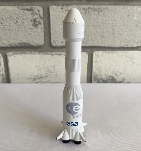 Rocket model esa die cast - 🔥,