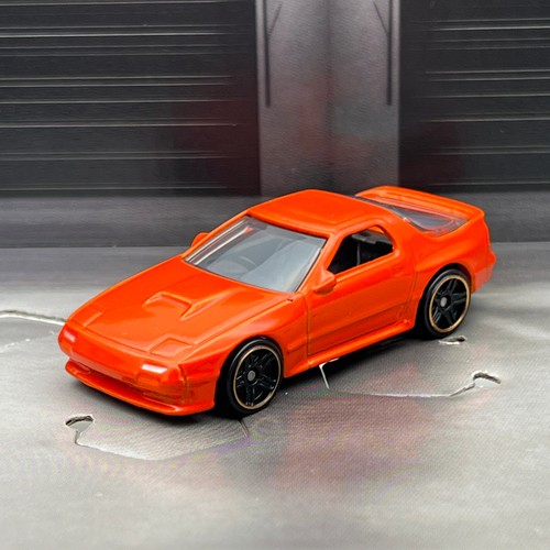 Hot wheels mazda savanna - '89,