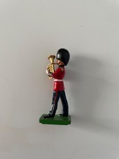 BRITAINS GUARD SOLDIER WITH