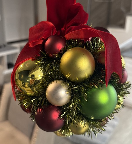 Kissing ball christmas - ball,
