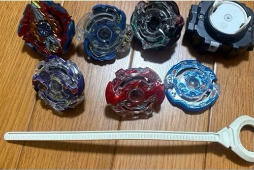 Beyblade lot launcher included - beyblade,