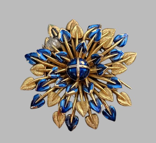 Vintage signed crown - vintage, trifari