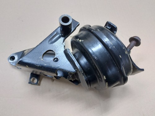 Front engine mount - 🢂front,