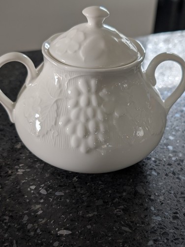 Wedgwood strawberry vine - strawberry,