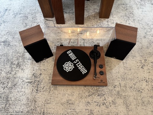 Angels horn turntable with - horn,