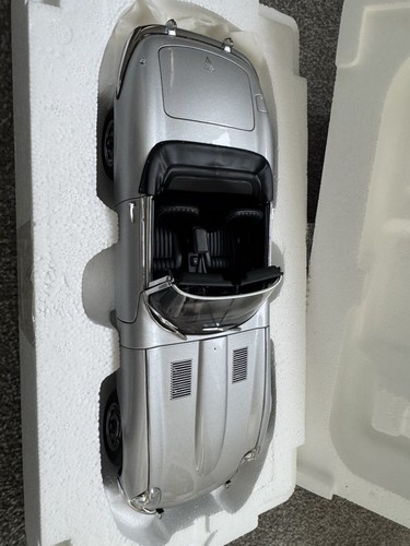 Autoart jaguar type - e, 1/18