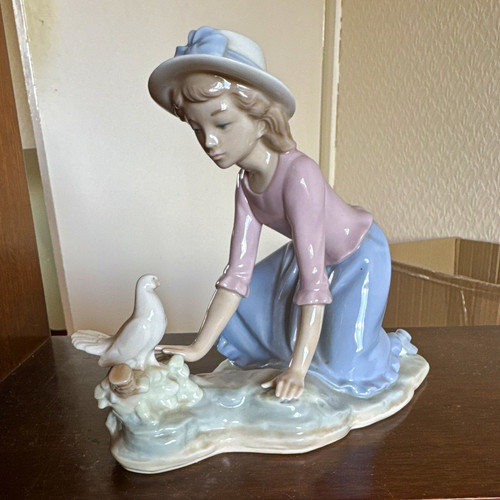 Nao porcelain figurine - figurine, 840