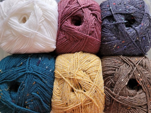 Aran wool 25 - 75%, acrylic