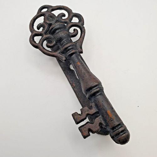 Black cast iron - key, shaped