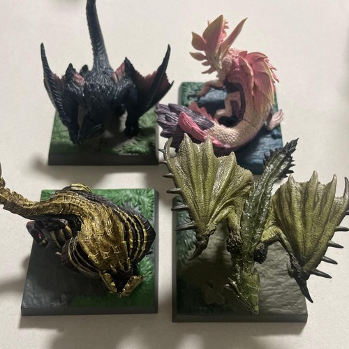 Monster hunter figure set - monster,