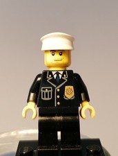 Lego Minifigure City Suit With Blue Tie And Badge  Police Cty0099 from Set 7744