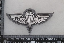 ROUND CANOPY PARACHUTE TEAM