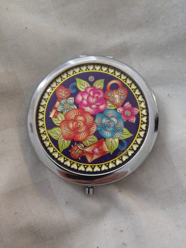 Compact pocket mirror - pocket,