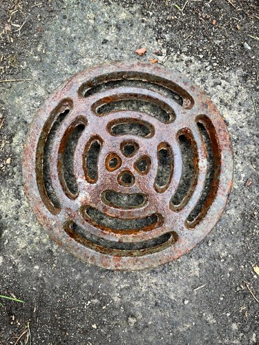Cast iron round drain cover - round,