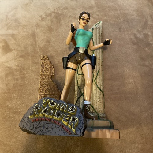 Lara croft tomb raider figure - lara,