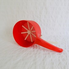 Vintage Flour Sifter, Icing Sugar Shaker Sieve Sifter, Red Plastic 1970's