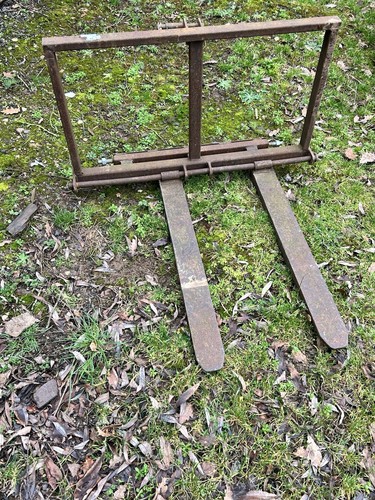 Point linkage tractor - 3,