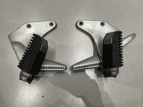 Left right rear footrest - +,