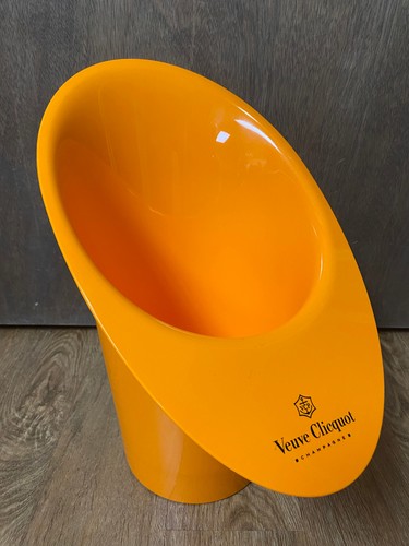 Veuve clicquot champagne - veuve,