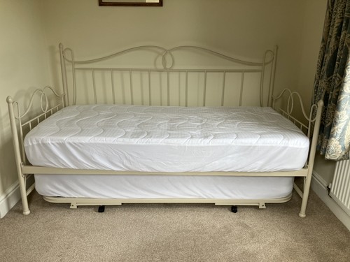 Laura asley day bed with - day,