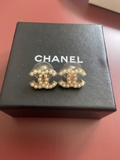 Chanel CC Gold And Faux Pearls