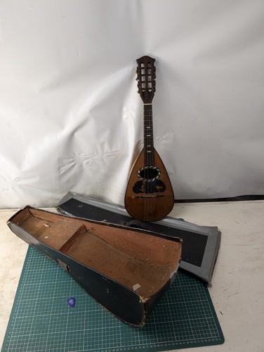 Maurri vintage mandolin - r.,