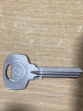 2 X YALE Y32a PATENTED KEY