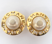 CHANEL Clip on Earrings Faux