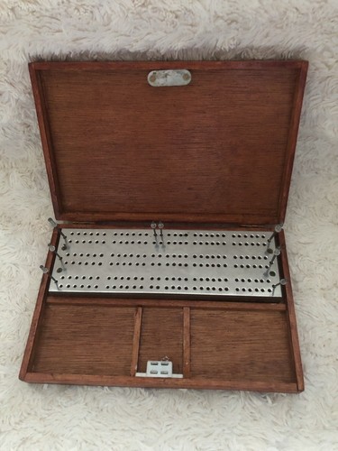 Vintage cribbage board game - board,