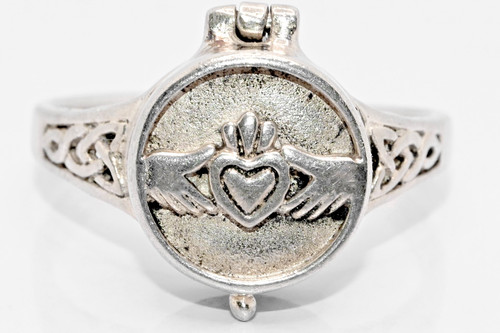 Vintage 925 silver claddagh - vintage,