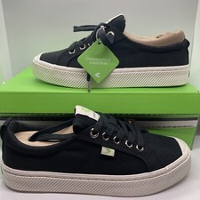 NEW  Cariuma Low Black Canvas