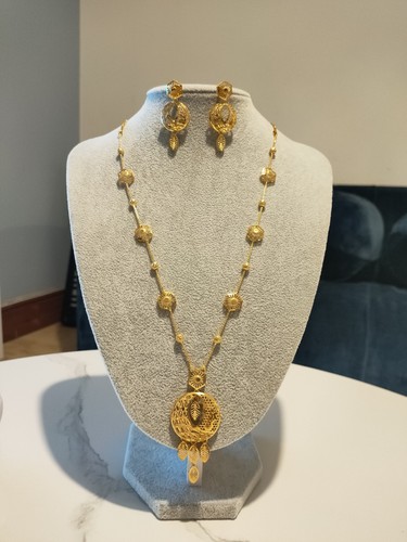 Indian pakistani forming gold - forming,
