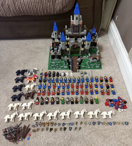 Lego castle minifigure bundle - castle,
