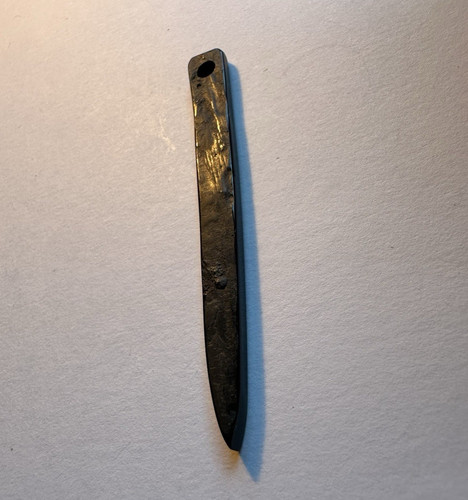 Real whitby jet - uk, spike