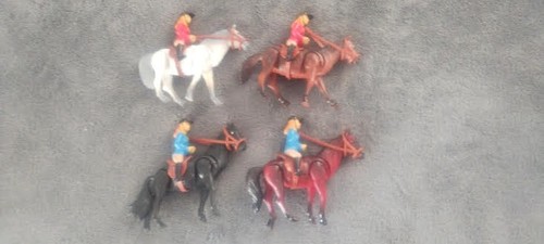 Vintage plastic horses x3 - 4,