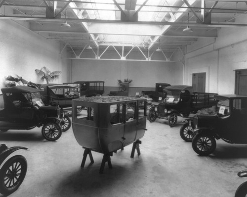 Ford motors display room - ford,