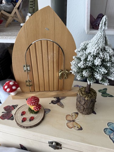 Wooden fairy door plus - fairy, extras
