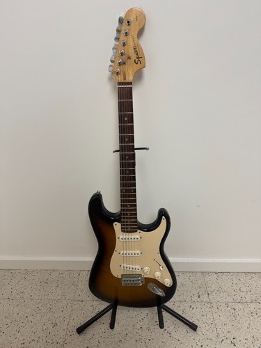 Squier strat fender - strat, by