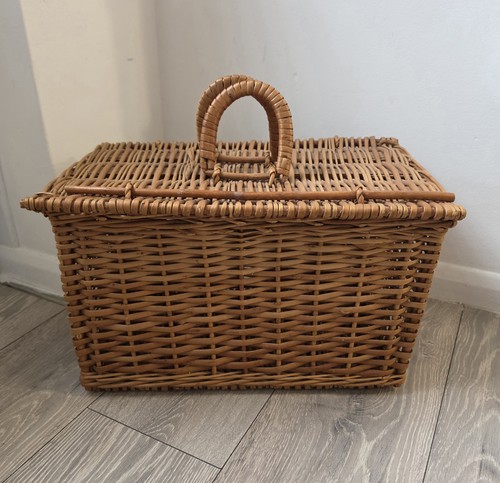 Vintage wicker picnic basket - wicker,