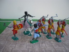 TIMPO 9 KNIGHTS  WITH WEAPONS