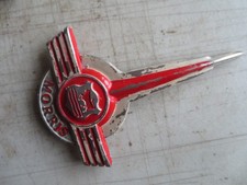 MORRIS MINOR 1000 BONNET  BADGE