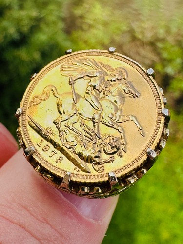 Full sovereign ring - 22k, coin