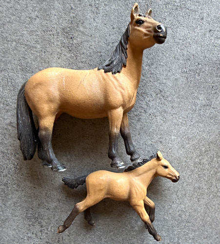 Horse foal figurines - 2x, &
