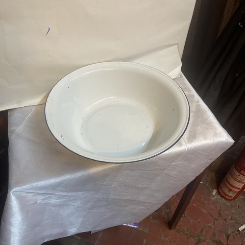 Large enamel wash bowl - large,