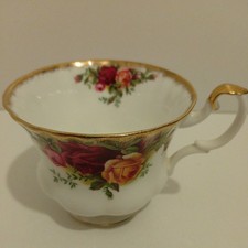 vintage Royal Albert Bone China Tea Cup country roses made in England