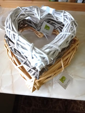 WICKER HEARTS WITH RIBBONS