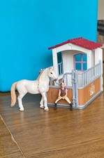 schleich horse stable with