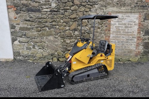 Compact tracked skid steer - tracked,