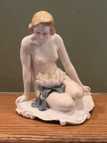 Nude lady water lily - lady,